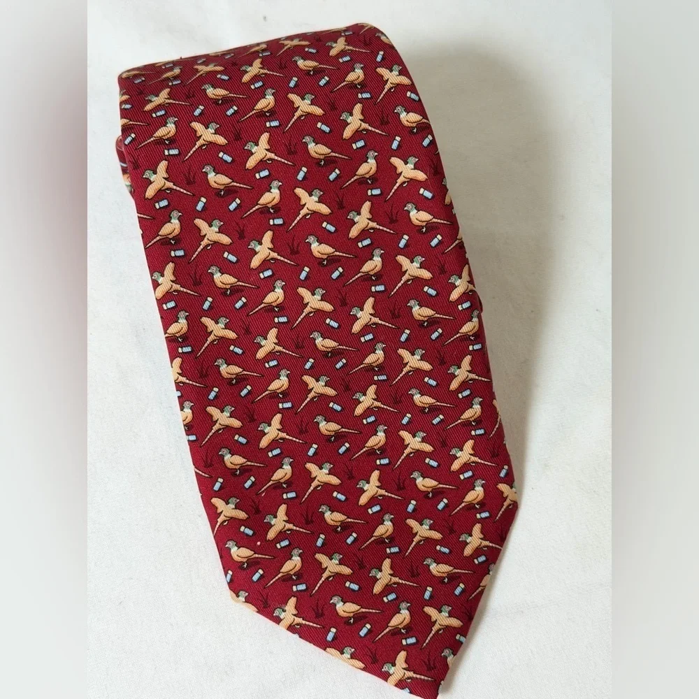 Vineyard Vines All Over Print Bird Pigeon Red and Tan Patterned Tie EUC